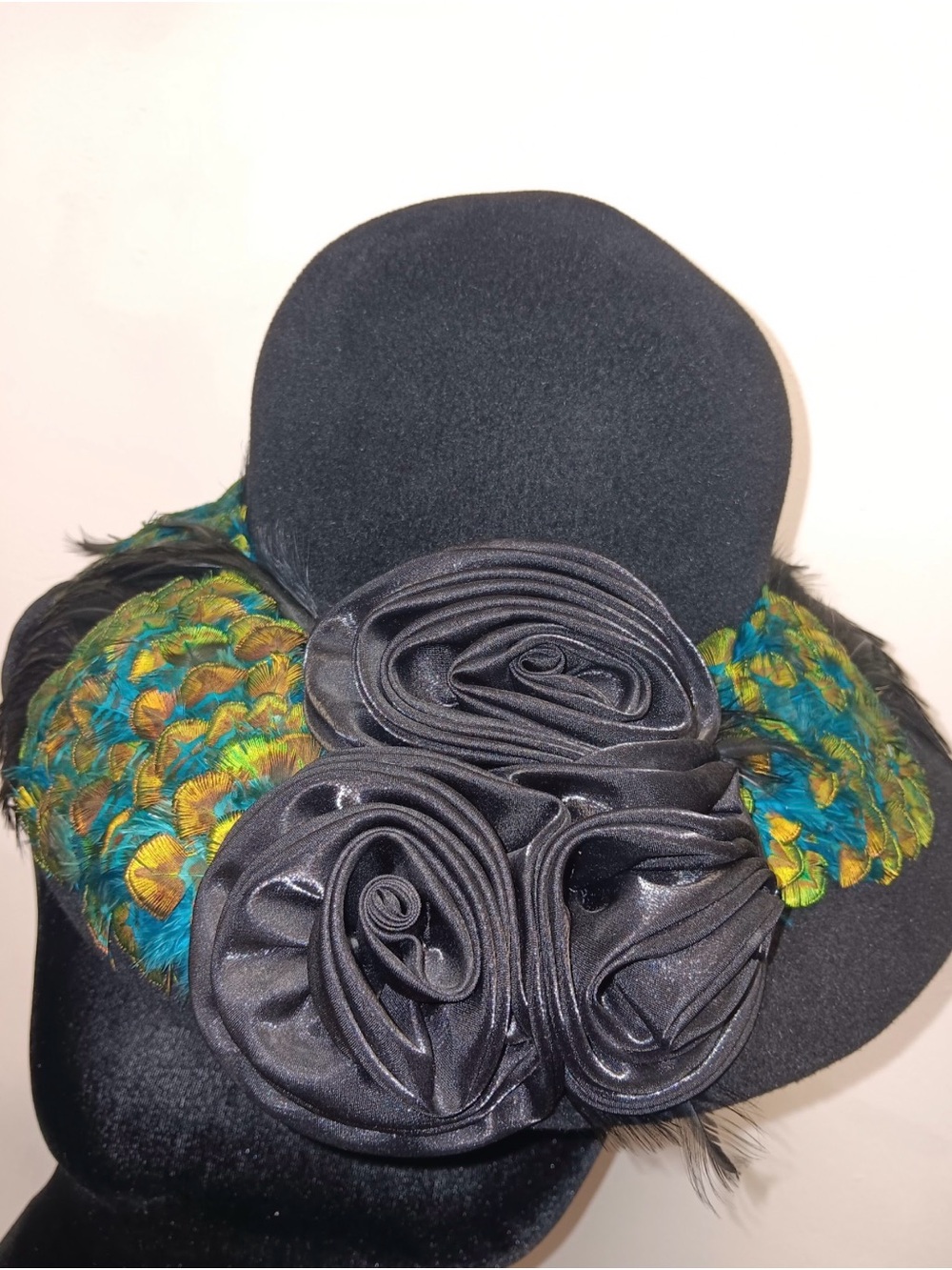 Black Women's Felt Hat with Peacock Feather and Satin Rosette - Picture 3 of 6